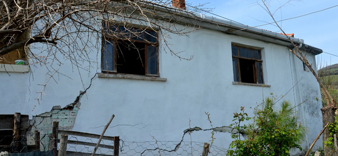 kaymakam-arslan;evi-gocen-aileyi-ziyaret-etti2.jpg kaymakam-arslan;evi-gocen-aileyi-ziyaret-etti2.jpg