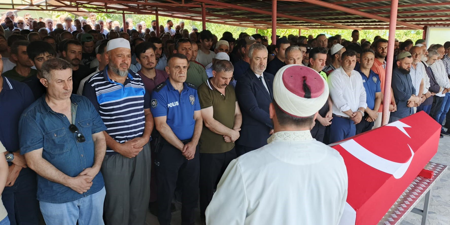 kazada-hayatini-kaybeden-emekli-komiser-son-yolculuguna-ugurlandi1.jpg