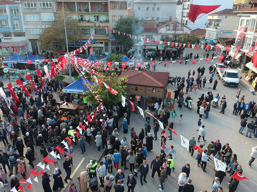 kestane-festivalinde-1-ton-kestane-pisirildi-2.jpg