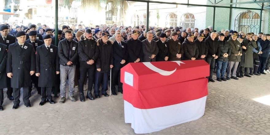 kibris-baris-harekati-gazisi-orhan-atli-samsun-ilkadimda-kilinan-cenaze-namazinin-ardindan-askeri-torenle-kavakta-defnedildi.jpg