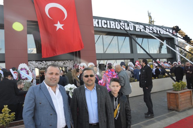 kiciroglu-et-restoran-et-market-iyilik-dolu-temennilerle-acildi-005.jpeg