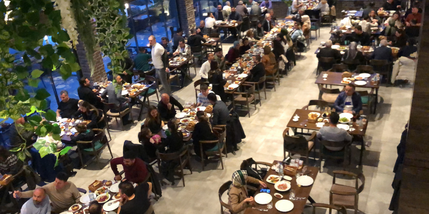 kiciroglu-et-restorantta-iftar-vakti-bir-baska-001.png