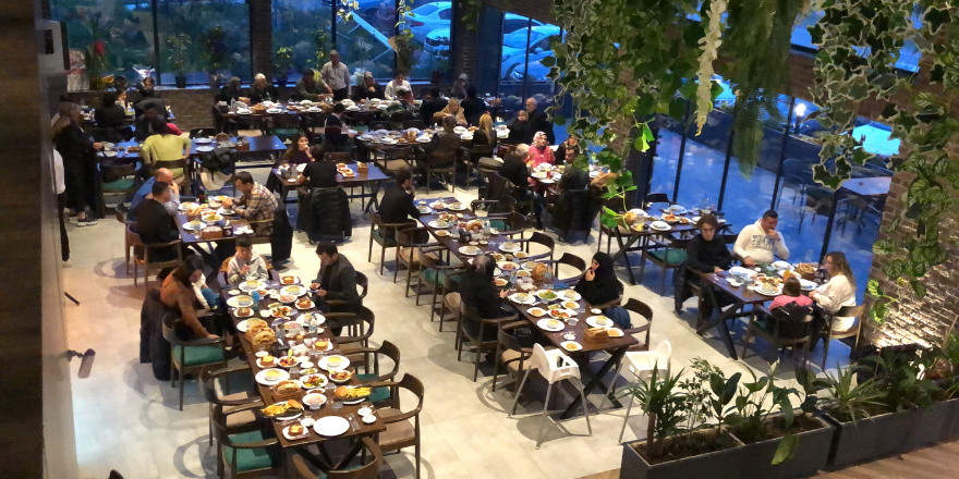 kiciroglu-et-restorantta-iftar-vakti-bir-baska-003.png