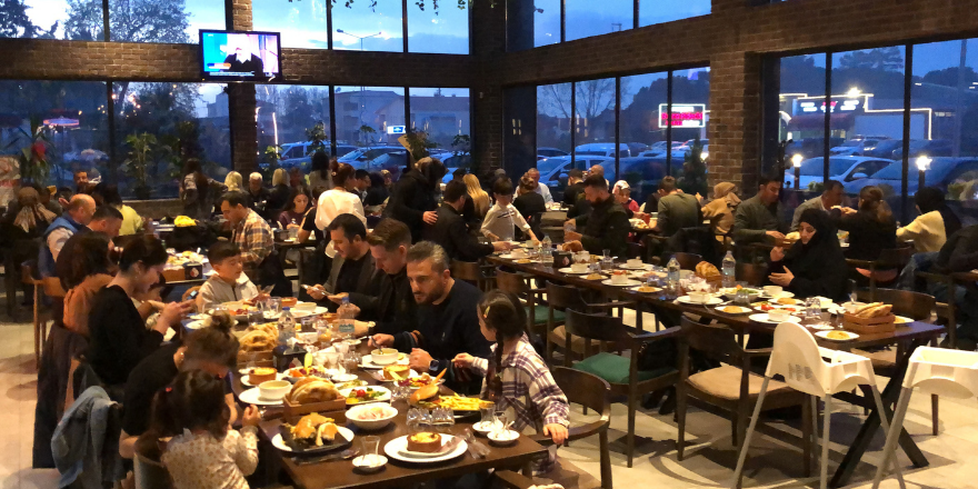 kiciroglu-et-restorantta-iftar-vakti-bir-baska.png