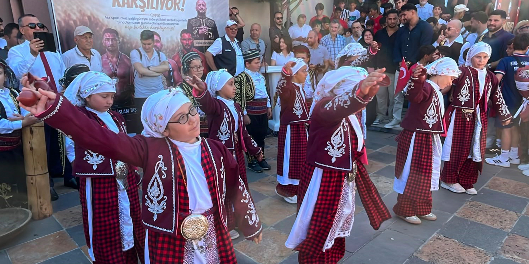 kirkpinar-baspehlivani-erkan-tasa-sinopta-coskulu-karsilama.jpg