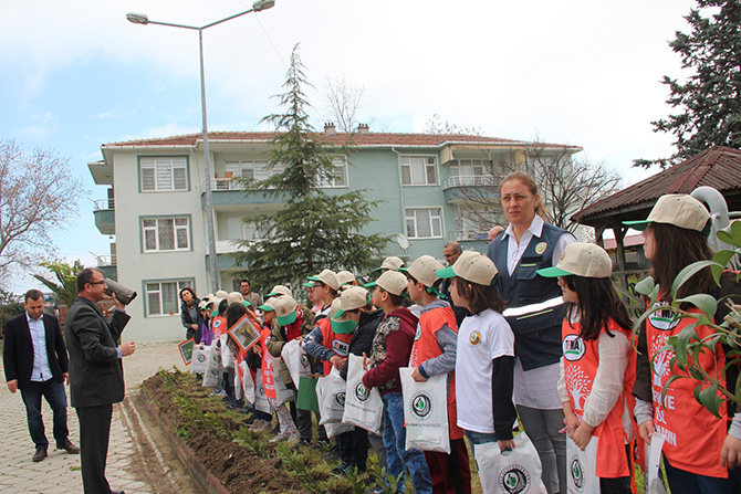 kizilirmak-ilkokulu-tema-gonulluleri-orman-mudurlugunde3.jpg