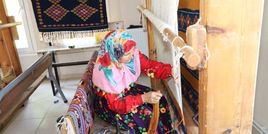 koyde-kurulan-tezgahta-gelecek-dokunuyor-007.jpg