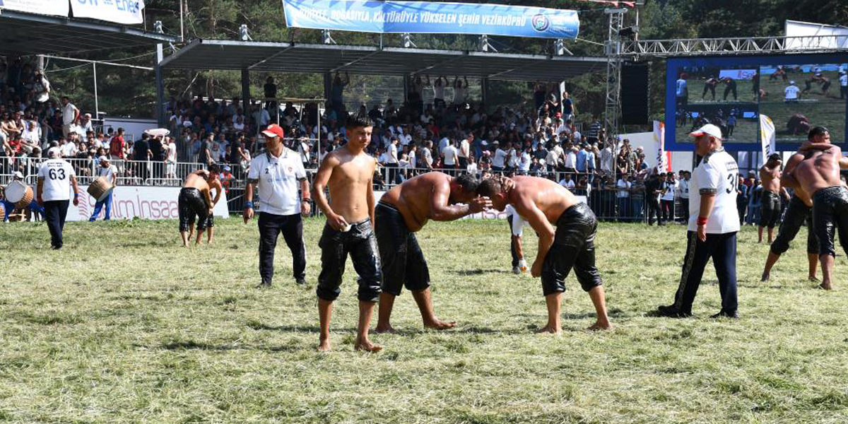 kunduz-yagli-gureslerinde-baspehlivan-yusuf-can-zeybek-oldu-1.jpg