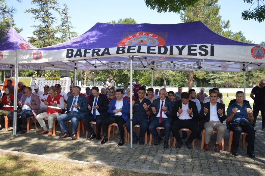 kurban-bayrami-arifesinde-bafrada-sehitlik-ve-kabristanlar-doldu-tasti-001.jpeg