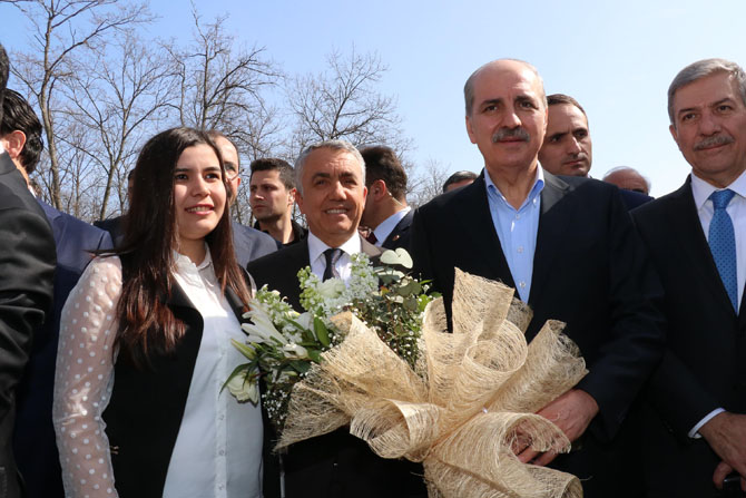 kurtulmus-universite-ogrencileriyle-birlikte-yemek-yedi_8352_dhaphoto8.jpg