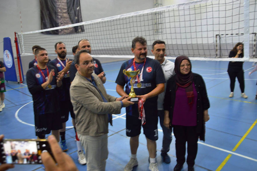 kurumlar-arasi-voleybol-sampiyonu-tugsav-100.jpg