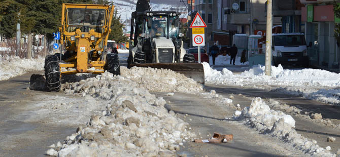 ladik-belediyesi-kar-ve-buz-temizligine-devam-ediyor-12.01.2017-(2).jpg