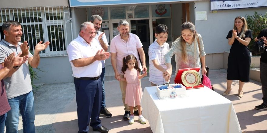 lgs-turkiye-birincisi-bafrali-mahmut-pul-okulunda-plaketle-altinla-taclandirildi-3.jpg