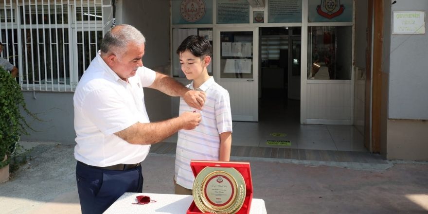 lgs-turkiye-birincisi-bafrali-mahmut-pul-okulunda-plaketle-altinla-taclandirildi3.jpg
