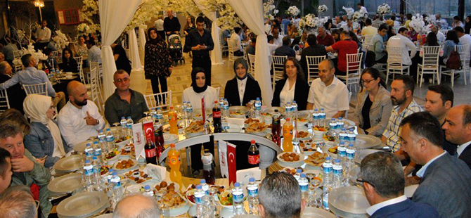 lovelet-ailesi-iftar-yemeginde-2.jpg