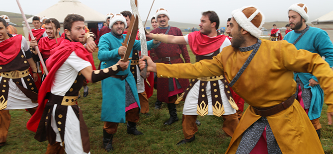 malazgirt-zaferinin-946.-yil-donumu-kutlandi-001.jpg
