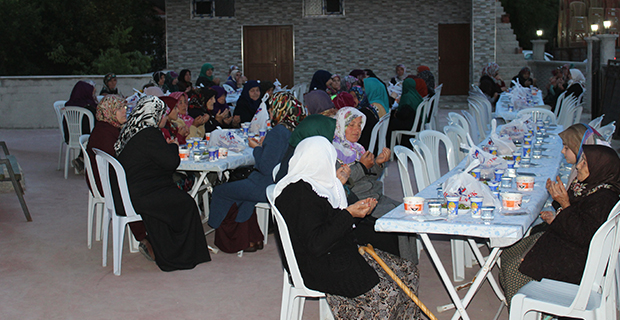 mete-ailesinden-bafrada-anlamli-iftar-7.jpg