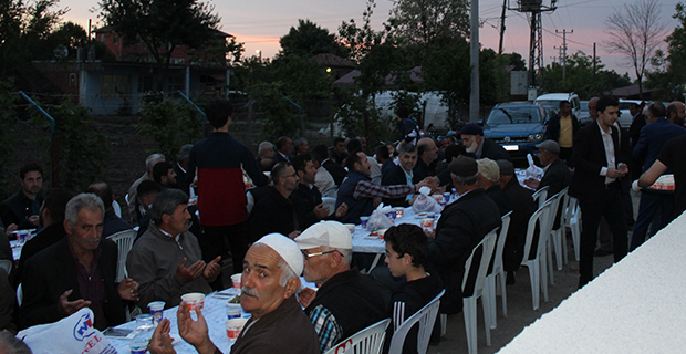 mete-ailesinden-bafrada-anlamli-iftar-8.jpg