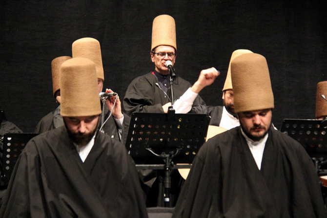 mevlana-ilkadimda-001.jpg
