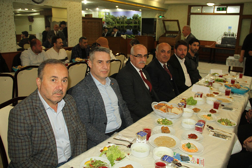 mhp-bafra-ilce-teskilati-adem-acarin-iftar-yemegine-katilim-sagladi-2.jpg