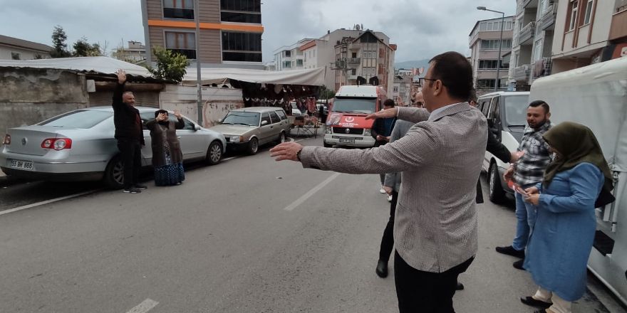 milletvekili-adayi-bahadir-sahine-samsunlu-esnaflardan-sevgi-seli-002.jpg