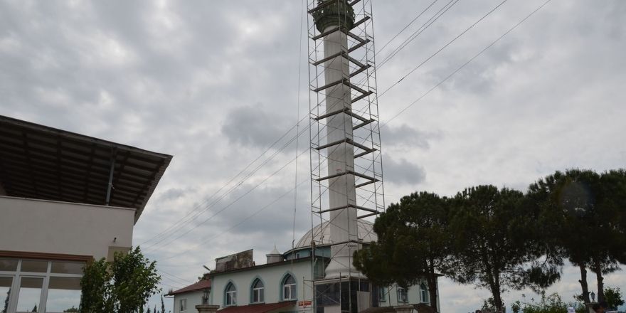 minareden-dusen-adam-yaralandi.jpg