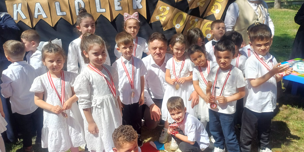 minik-kalplerden-duygu-dolu-mezuniyet-3.jpg
