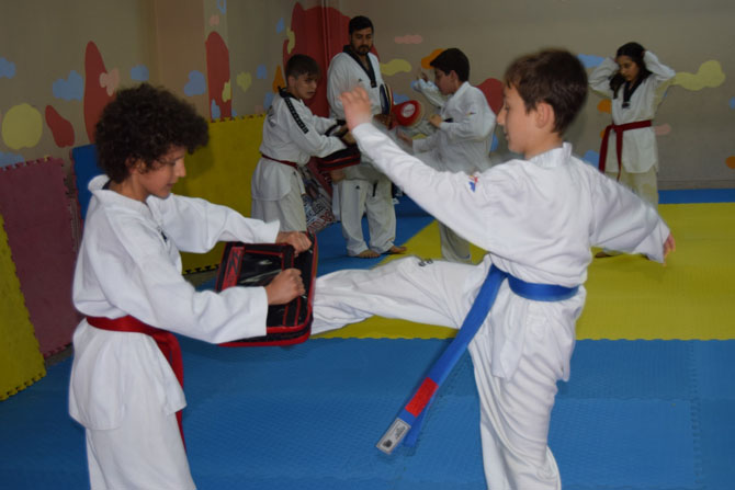 miniklere-taekwondo-kursu,-gip-kemer-terfi-sinavi-yapildi-002.JPG