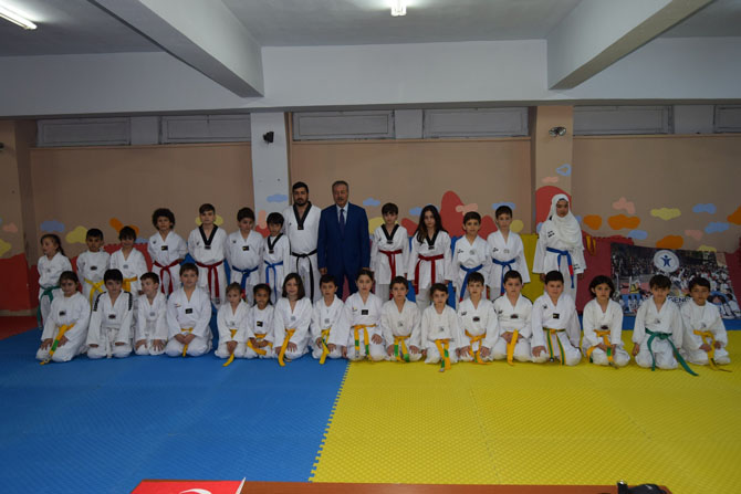miniklere-taekwondo-kursu,-gip-kemer-terfi-sinavi-yapildi-004.JPG