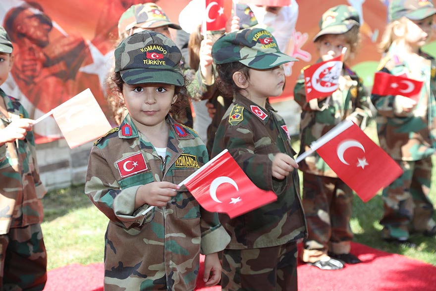 miniklerin-zafer-bayrami-coskusu-4.jpg