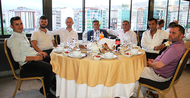 moda-konut-insaat-iftar-yemegi-verdi-10.jpg