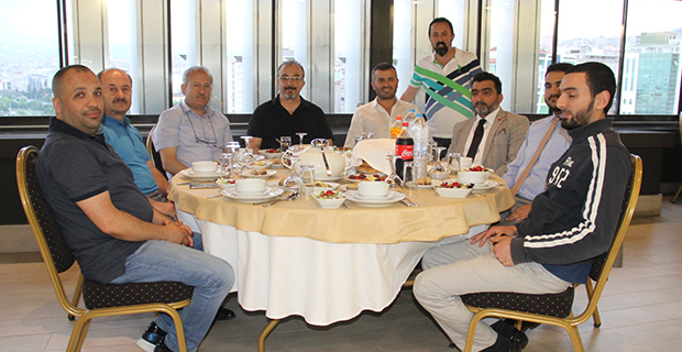 moda-konut-insaat-iftar-yemegi-verdi-13.jpg