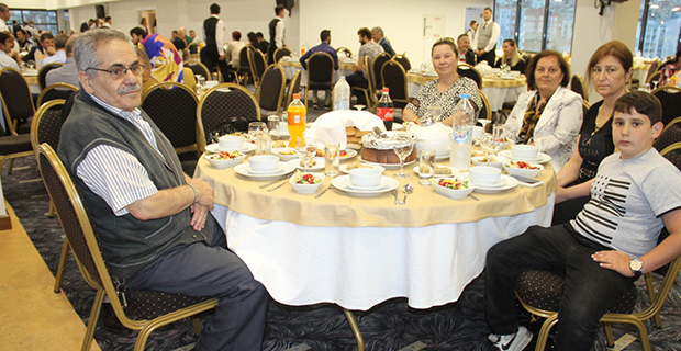 moda-konut-insaat-iftar-yemegi-verdi-14.jpg