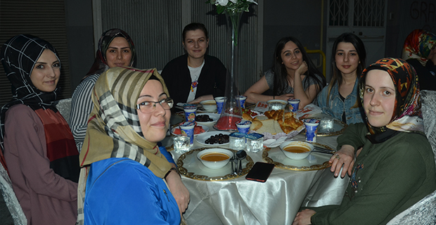 modasen-iftar-programinda-bulustu-3.jpg