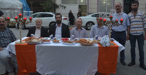 modasen-iftar-programinda-bulustu-7.jpg