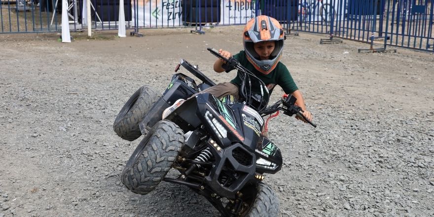 nebiyan-festte-minik-motorcu.jpg