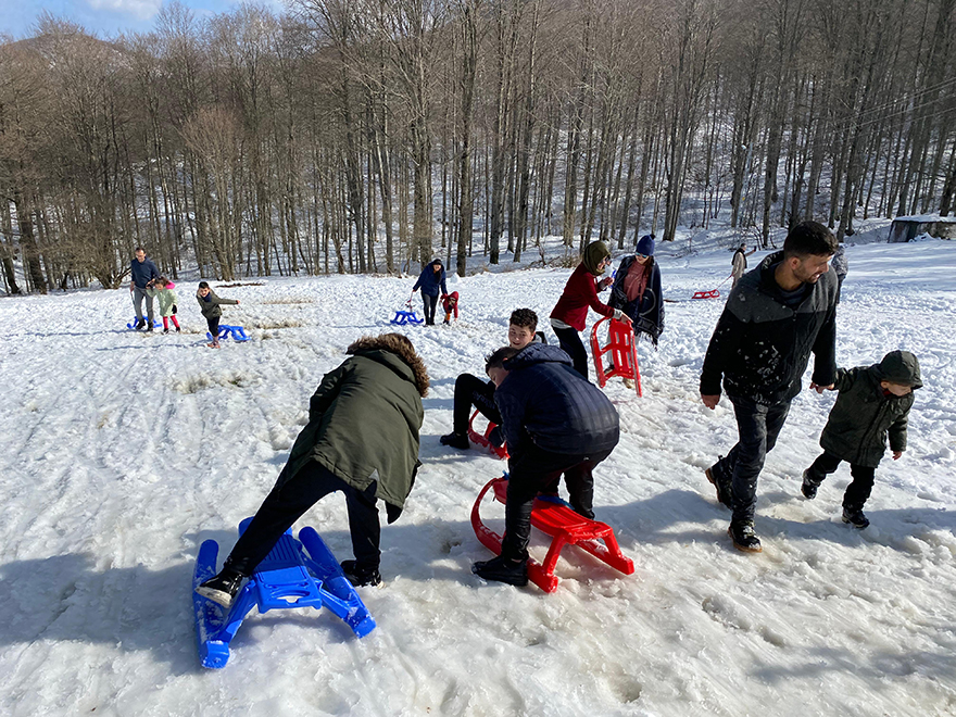 nebiyanda-babalar-cocuklariyla-karin-tadini-doyasiya-cikartilar-3.jpg