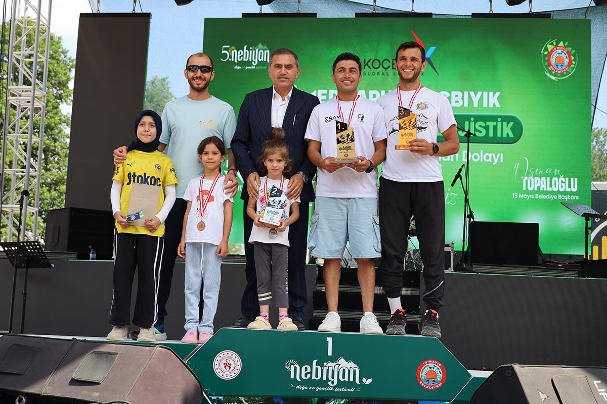 nebiyanfestte-zirveye-kostular-odullerini-aldilar-001.JPG