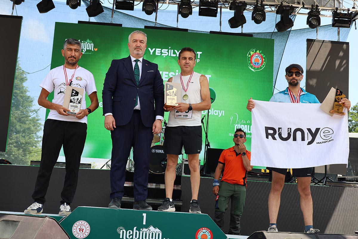 nebiyanfestte-zirveye-kostular-odullerini-aldilar-002.JPG