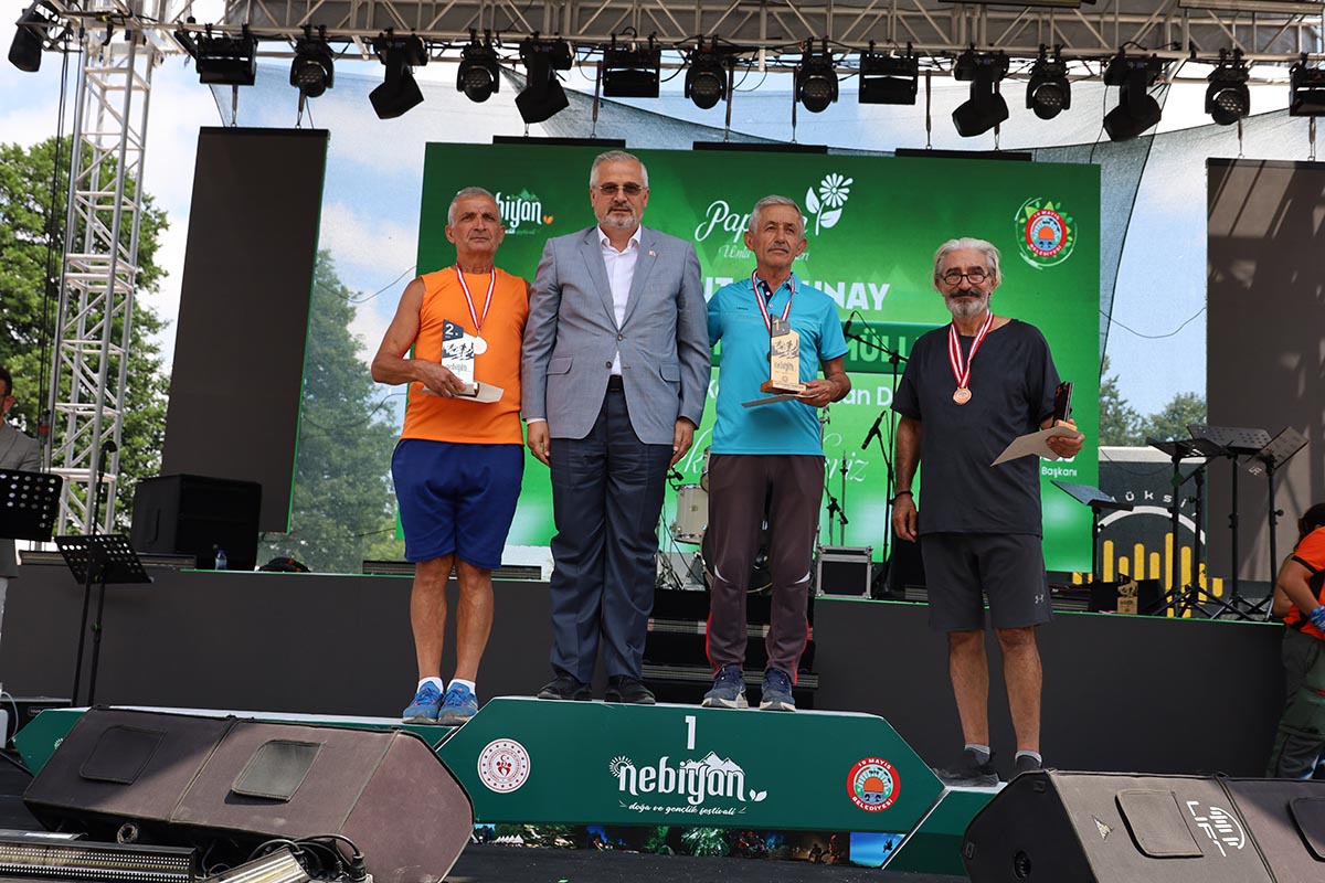 nebiyanfestte-zirveye-kostular-odullerini-aldilar-003.JPG