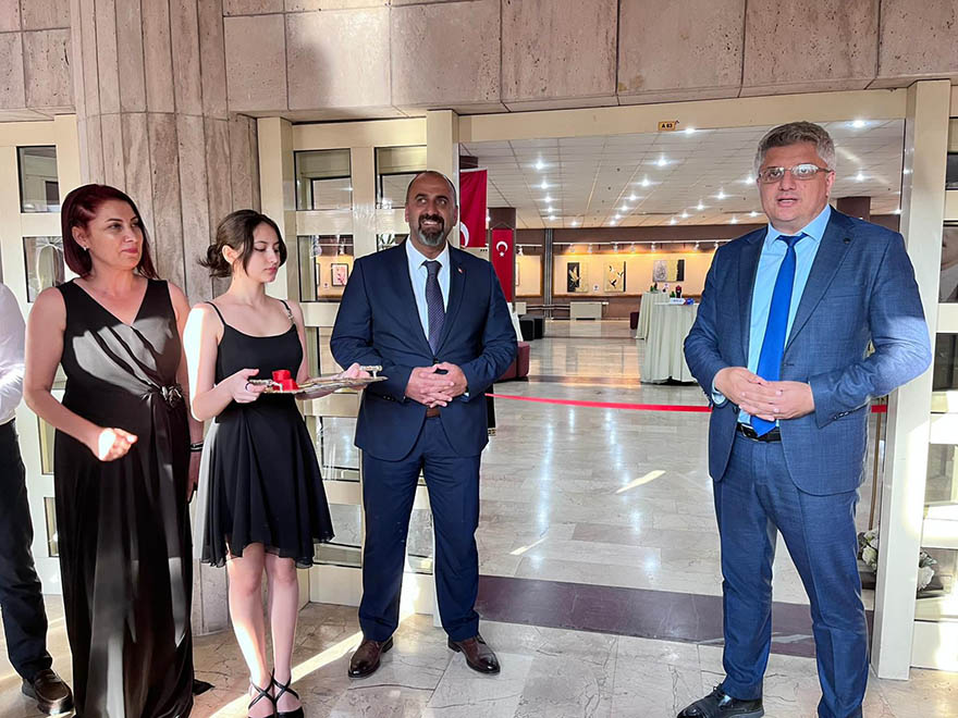 ogretmenlerden-ilham-veren-sanat-sergisi-21-branstan-46-eser-2.jpg