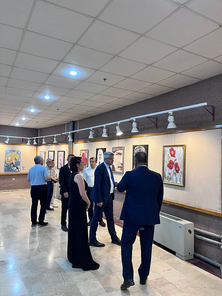 ogretmenlerden-ilham-veren-sanat-sergisi-21-branstan-46-eser-5.jpg