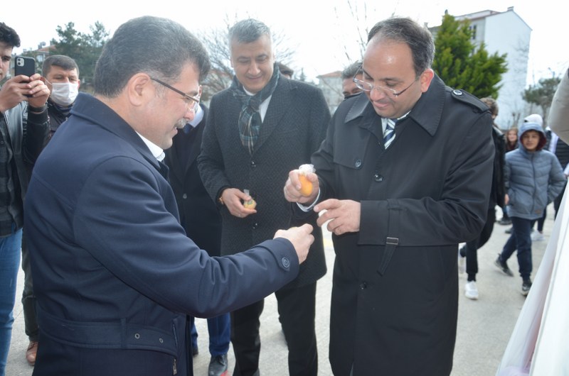 okul-bahcesinde-nevruz-atesi-yakildi-003.JPG