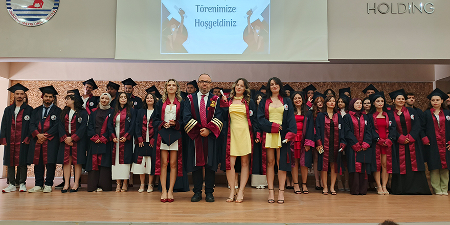 omu-bafrada-mezuniyet-sevinci.jpg