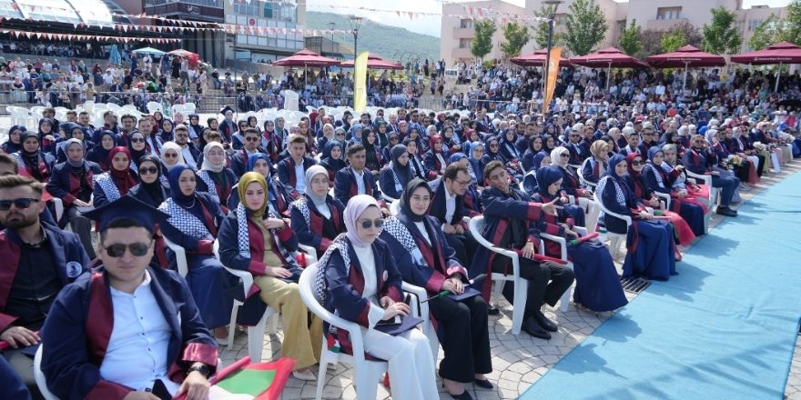 omu-ilahiyat-fakultesi-mezuniyetinde-israil-tepkisi-3.jpg