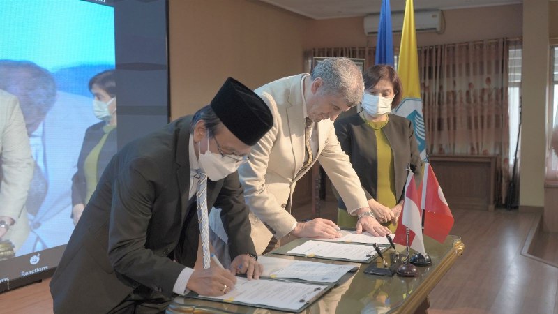 omu-ile-politeknik-negeri-jakarta-universitesi-arasinda-is-birligi-002.jpg