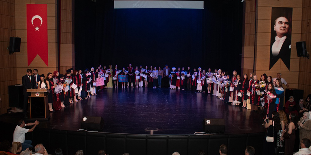 omu-samsun-myoda-mezuniyet-coskusu-ogrenciler-kep-atti.jpg