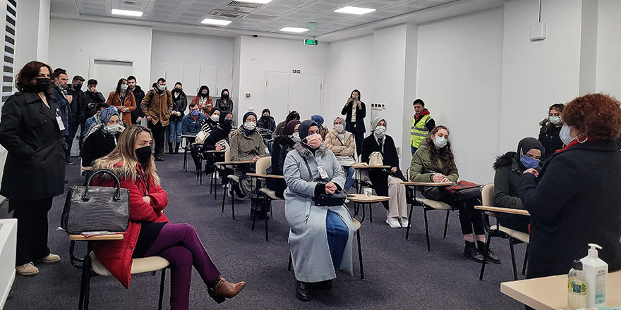 omulu-akademisyenler-ve-ogrenciler-fabrikalarda-incelemelerde-bulundu5.jpg
