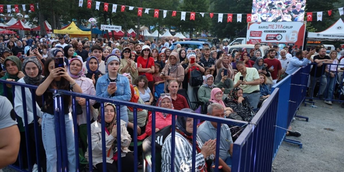 onay-sahin-nebiyanfesti-salladi-binlerce-kisi-horona-durdu-002.jpg