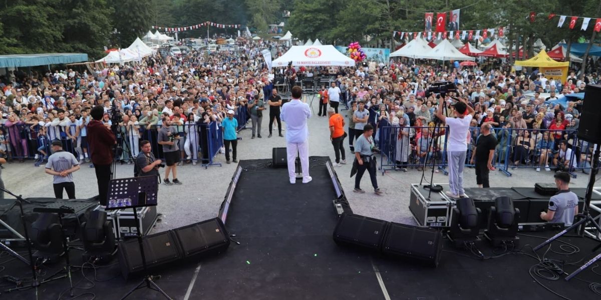 onay-sahin-nebiyanfesti-salladi-binlerce-kisi-horona-durdu.jpg